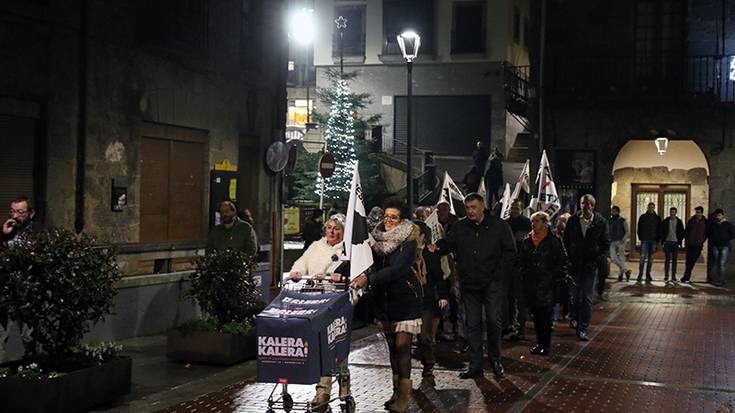 "Euskal gizarteari, presoen alde kalera atera dadin eskatu nahi diogu" Kalera Kalera