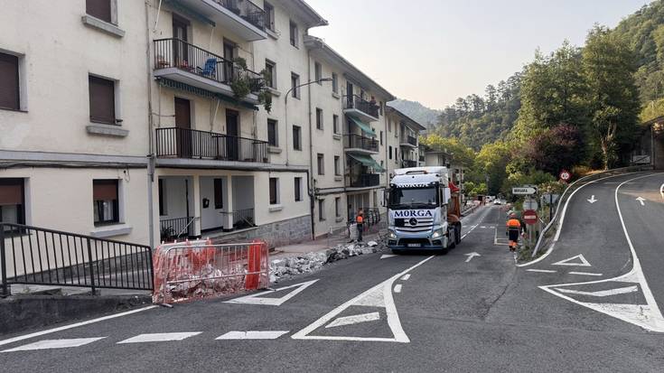 Soraluzeko Txurruken auzoko petril osoa bota dute eta zintarriak eraikiko dituzte egunotan