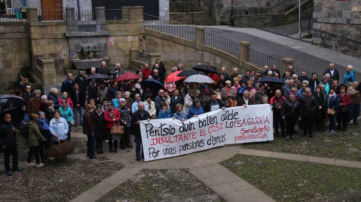 Bueltatu dira plazara, pentsio duinak aldarrikatzera