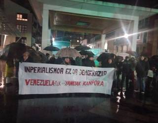 AEBk Venezuelan egin duen esku-hartze militarra salatu zuten ermuarrek