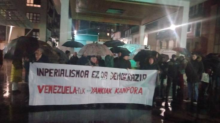 AEBk Venezuelan egin duen esku-hartze militarra salatu zuten ermuarrek