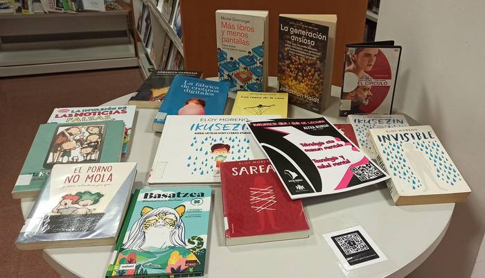 Altxa burua txokoa Debako udal liburutegian