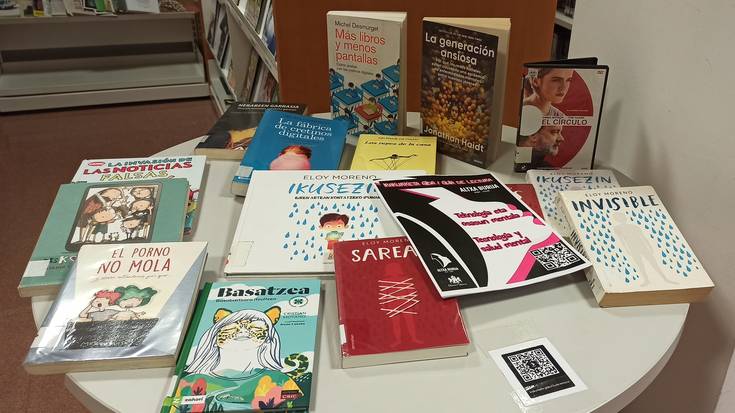 Altxa burua txokoa Debako udal liburutegian