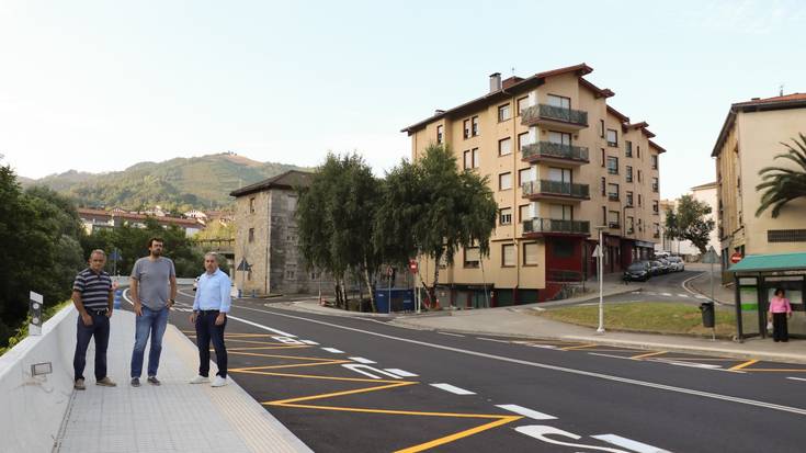 Amaitu dituzte Mendaroko Azpilgoeta auzoan autobus geralekua egokitzeko lanak