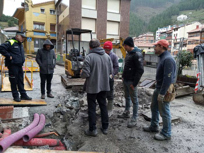 Gas hodi bat zulatu dute Errabaleko lanetan