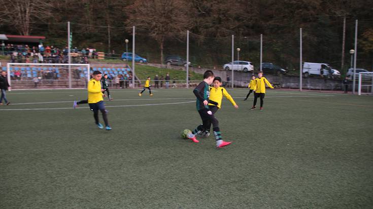 Datorren astean, futbol eskolari, rugby eskolari eta udal kiroldegiko talde-kirolei berrekingo diete