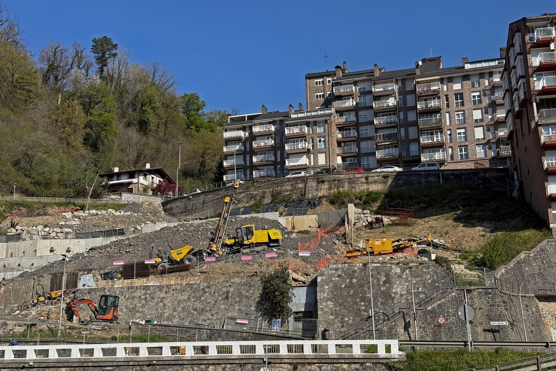 Euste horma indartzeko etengo dituzte Errezabal egoitzako lanak