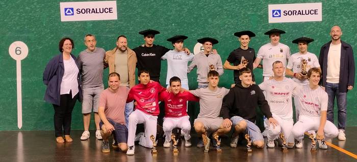 Debarroko pilota txapelketako finalak jokatuko dituzte domeka goizean Soraluzen