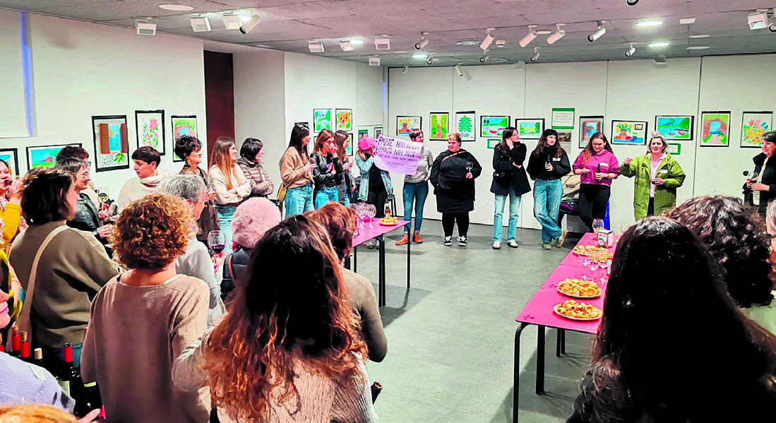 Izena eman behar dute Emakume Feministen Asanbladak antolatu duen afarian parte hartu nahi dutenek
