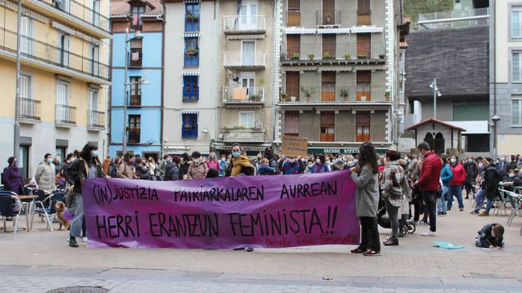 Manifestazioa egingo da gaur arratsaldean, Deba-Itziarko Talde Feministak deituta