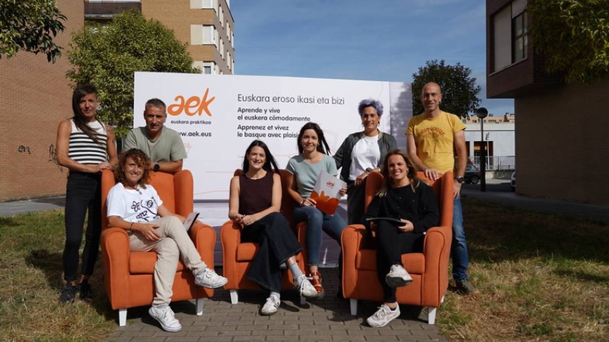 Euskaraz eroso ikasteko eta bizitzeko ikasturtea zabaldu du AEK-k
