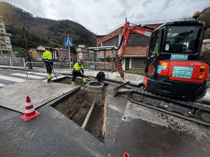 Ur edangarriaren emaria neurtzeko kaudalimetroak jartzen hasi dira
