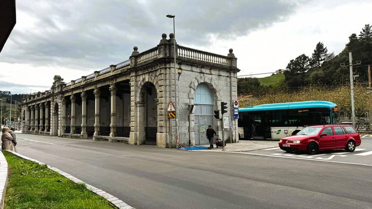 Aste honetan abiatu dituzte Pasealeku Estalia berritzeko lanak