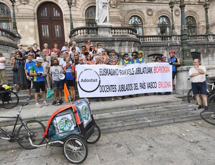 Elgoibarrera iritsiko da bihar, asteazkena, irakasle jubilatuen Adostuz elkartearen protesta-martxa