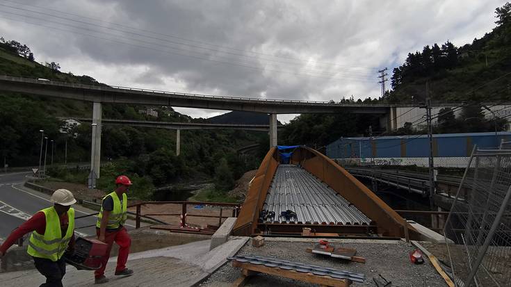 Pasabideak ipinita aurrera doaz Elgoibar eta Eibar lotuko dituen bidegorriko lanak