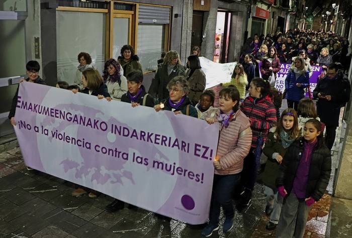 Indarkeria matxista gaitzesteko elkarretaratzeak egingo dituzte gaur Elgoibarren eta Mendaron