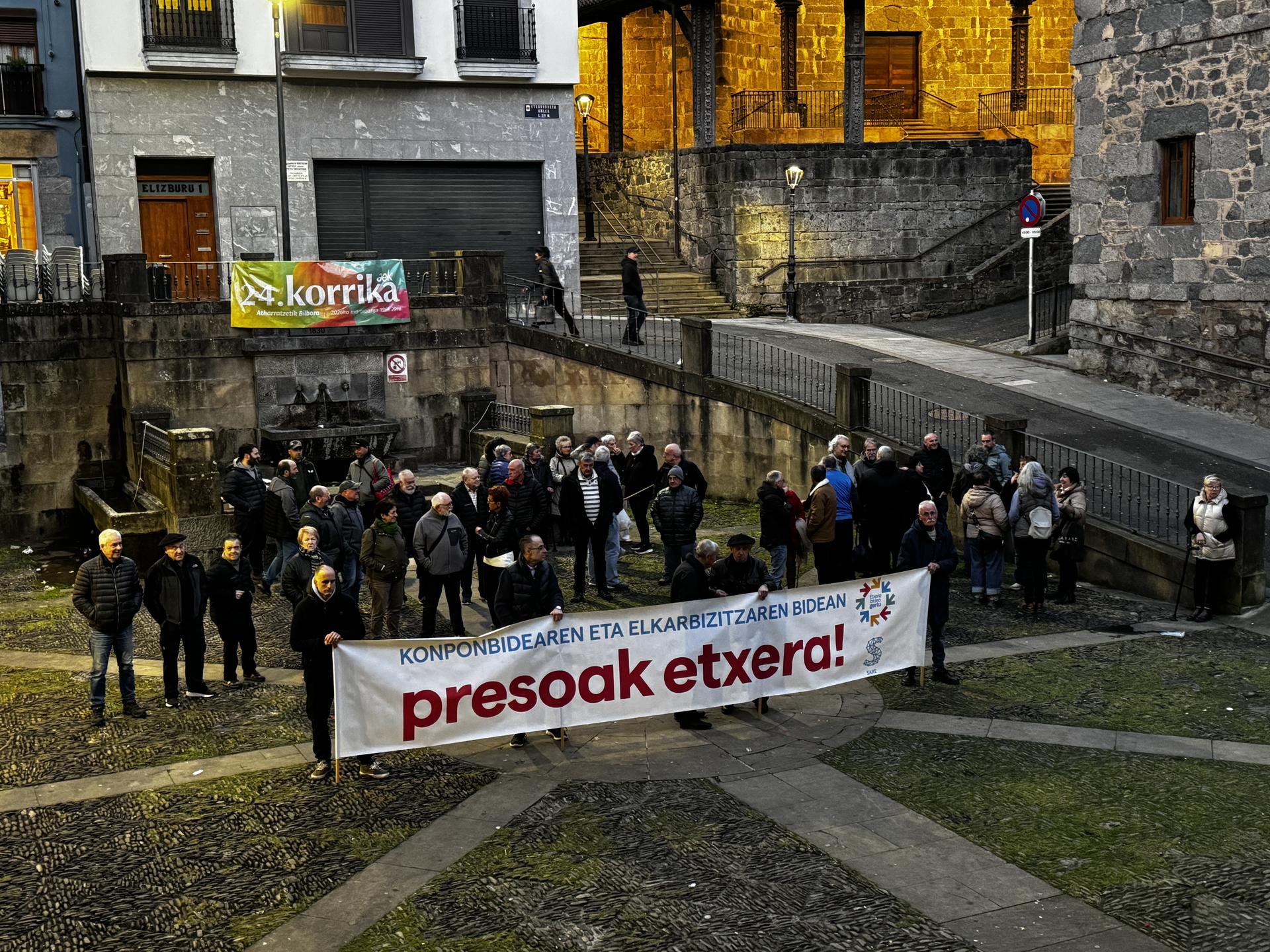 Oraindik ere, “zenbait lege eta politika oztopo” direla salatu zuten