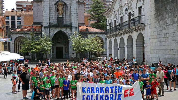 Karakaten zentral eolikoa erakitzeko egitasmoaren kontra daudenen argazkia