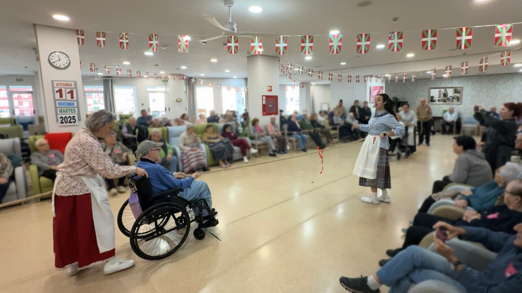 Abeletxeko egoiliarrak gaur ari dira San Martin ospatzen