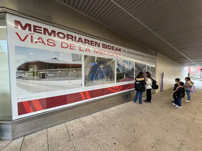 Argazki erakusketa jarri du ETSk Ermuko tren-geltokian