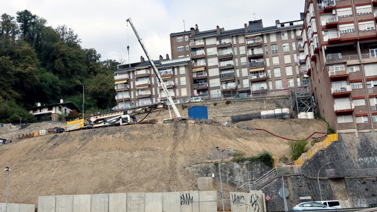 Urazandiko etxeetako kalteetarako diru poltsa gordetzeko EHBilduren eskaerak ez du aurrera egin
