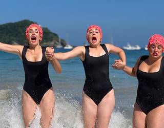 Bi sarrera ZANBUILA antzezlana ikusteko