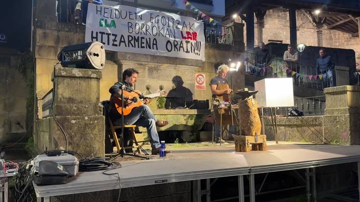 "Momentu magikoa" partekatu zuten musika eta eskultura bat eginik