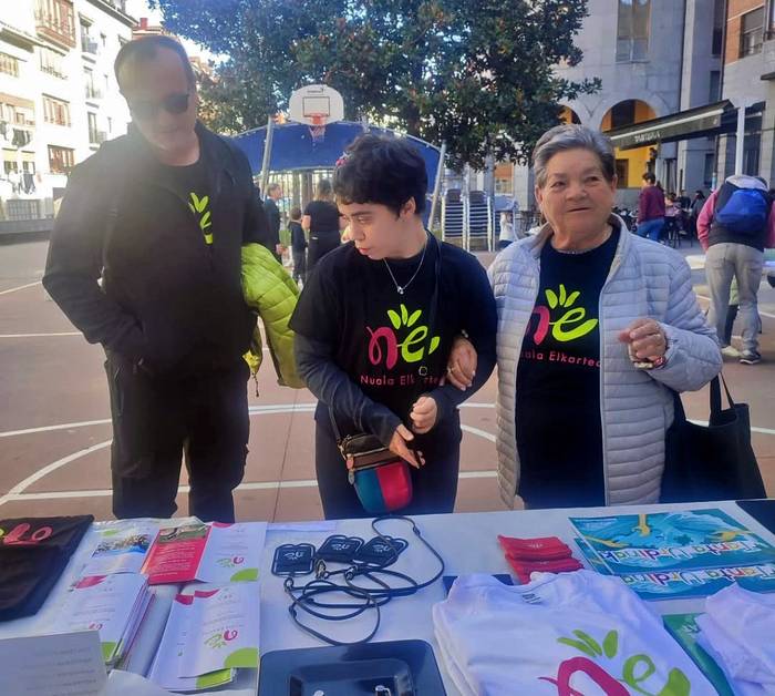 Aniztasun funtzionala ikusarazteko informazio mahaia jarriko du Nualak Kalegoen plazan, azaroaren 29an