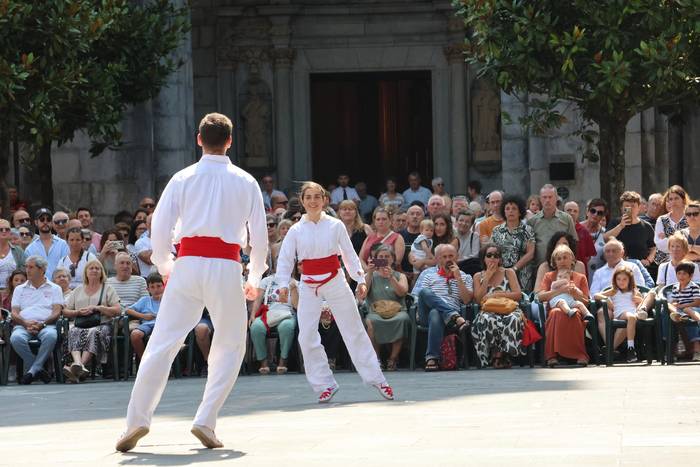 Tradizioz, dantzaz eta musikaz betea dator San Bartolome Eguna