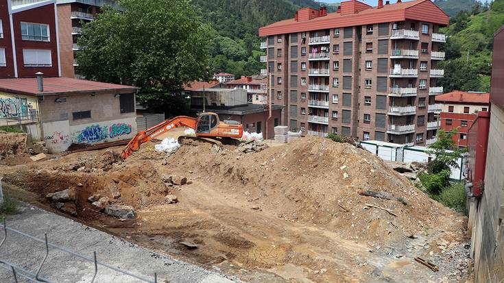 Amiantoa agertu da kiroldegi berriko obretan, baina dagoeneko kendu dute
