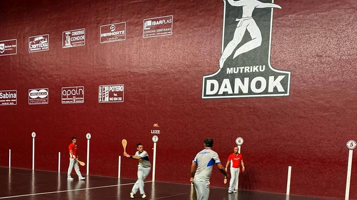 Arrizabalagak eta Lizarraldek finalerdietako itzulerako partida jokatuko dute Ikastolako frontoian