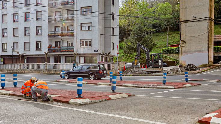 Arriagan semaforoa jartzeko lanak hasi dituzte
