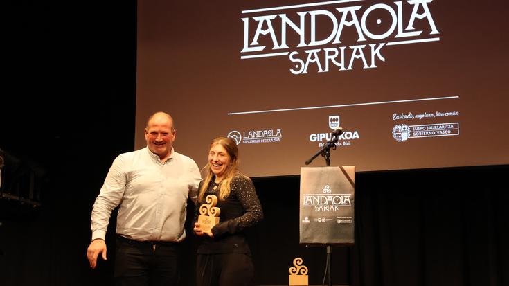 Maitane Beristain itziartarrak jaso du Landaola Federazioaren Emakumeak Landa Eremuan Saria