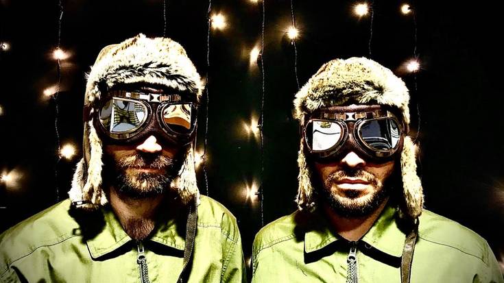 Domeka eguerdian Kamikaze Helmets eta Oihana Arana bertsolaria Santa Anan