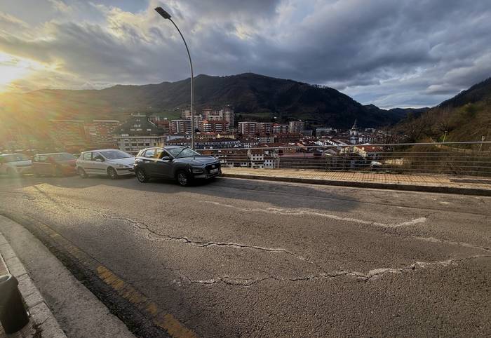 Errezabal egoitza eraikitzeko lanek sortutako arrakalak eta beste hainbat kontu argitzeko batzarra egingo dute