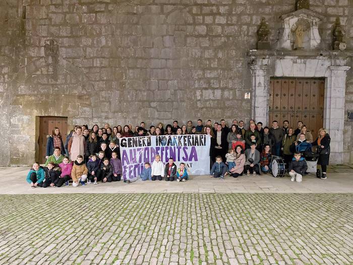 Hainbat jarduera eta mobilizazio izango dira azaroaren 25aren bueltan Deban eta Itziarren