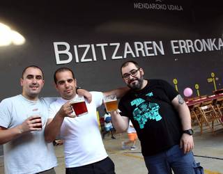 Mendaroko garagardo azoka solidarioaren laugarren edizioa egingo dute asteburuan