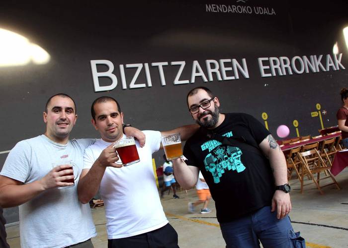 Mendaroko garagardo azoka solidarioaren laugarren edizioa egingo dute asteburuan