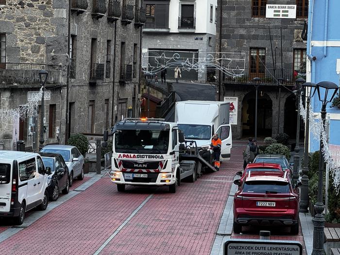 Erretiratu dute kamioia