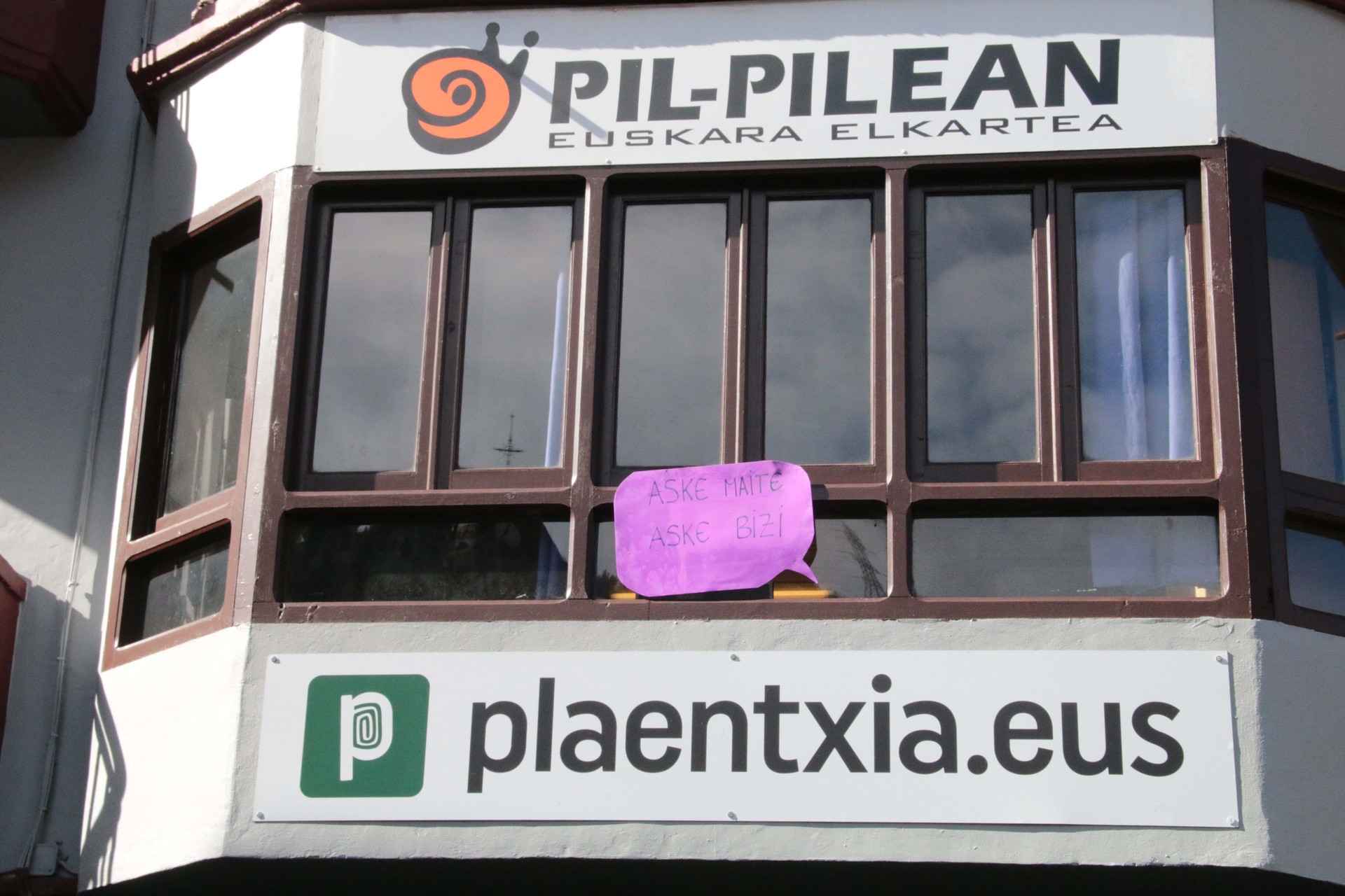 Pil-pileaneko langileok greban