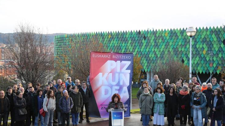 Debabarreneko euskalgintzako eragileek autobusa bete dute Pizkundea ekitaldirako