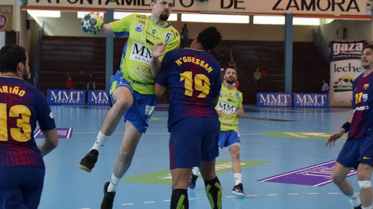 Sanloko jokalari izandako Ander Iriartek sartu du Asobal Ligako jardunaldiko gol onena