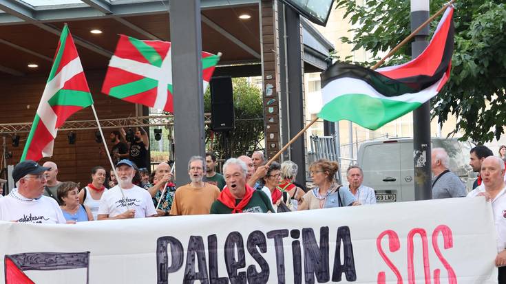 Gernika-Palestinaren deialdiarekin bat egin dute Mendaron eta Elgoibarren ere