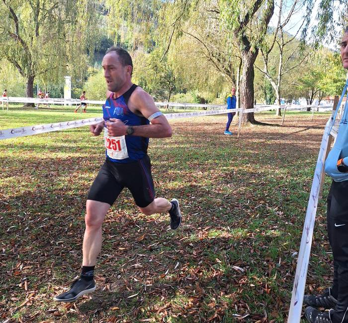 Iñigo Larizek brontzezko domina eskuratu du Euskadiko Master Kros Txapelketan