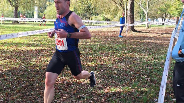 Iñigo Larizek brontzezko domina eskuratu du Euskadiko Master Kros Txapelketan