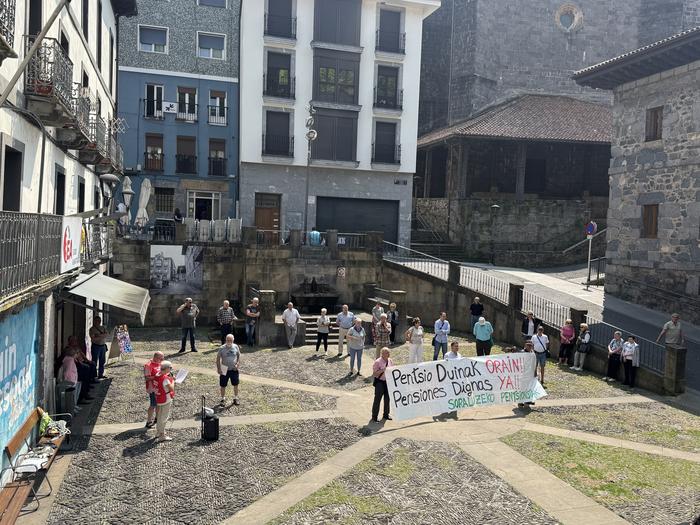 Kotizaziopeko erretiro-pentsioen epealdia murriztea proposatu zuten astelehenean