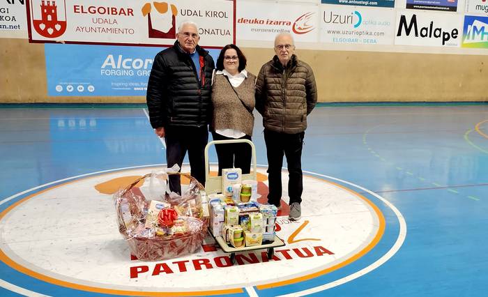 Bingo solidarioan batutako dirua Elikagai bankuari eman dio Sanlok