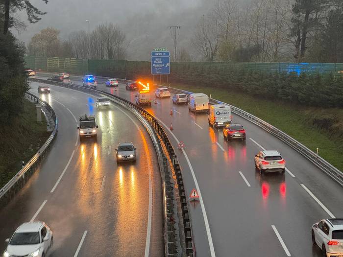 Istripua gertatu da A-8 autobidean Elgoibar parean, eta errail bat itxita dute Bilborako noranzkoan