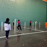 Debako emakumezkoen binakako pala txapelketa herrikoia (gomazko pilotarekin). Finala