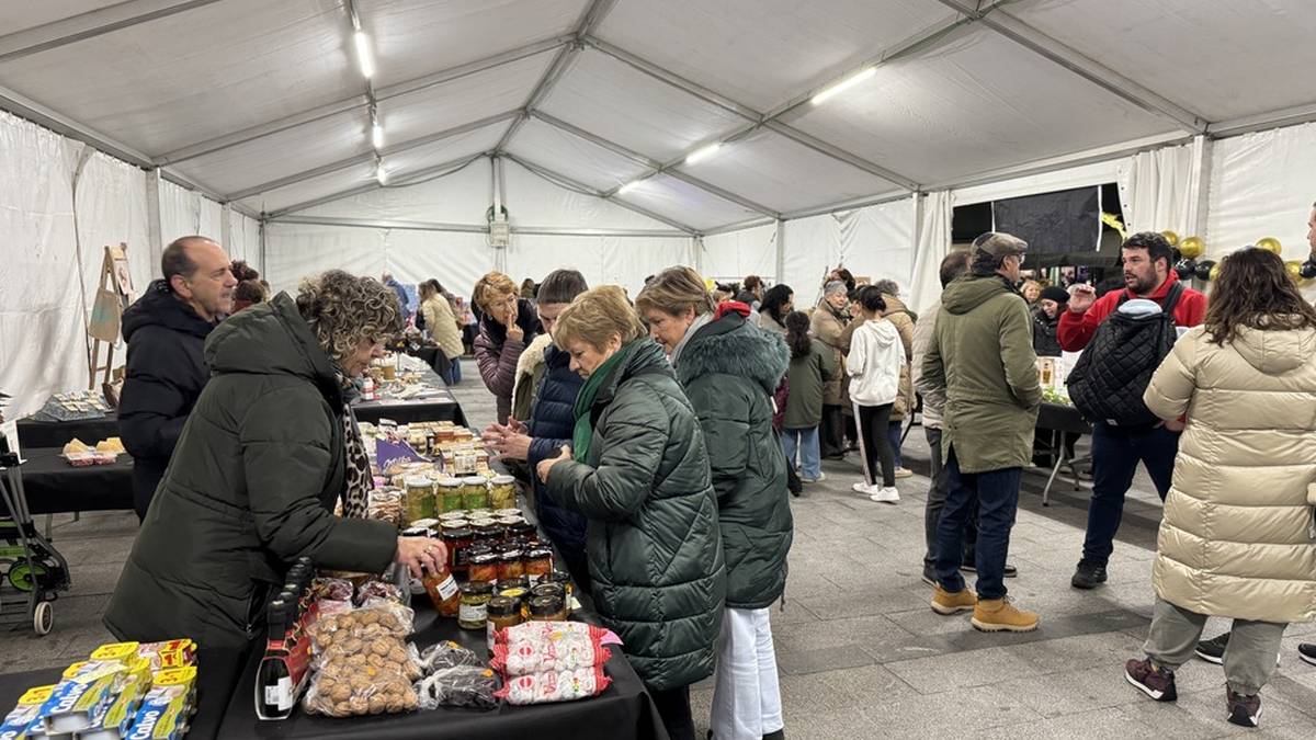 Erosleek aprobetxatu zituzten Lokal Friday azokako eskaintzak